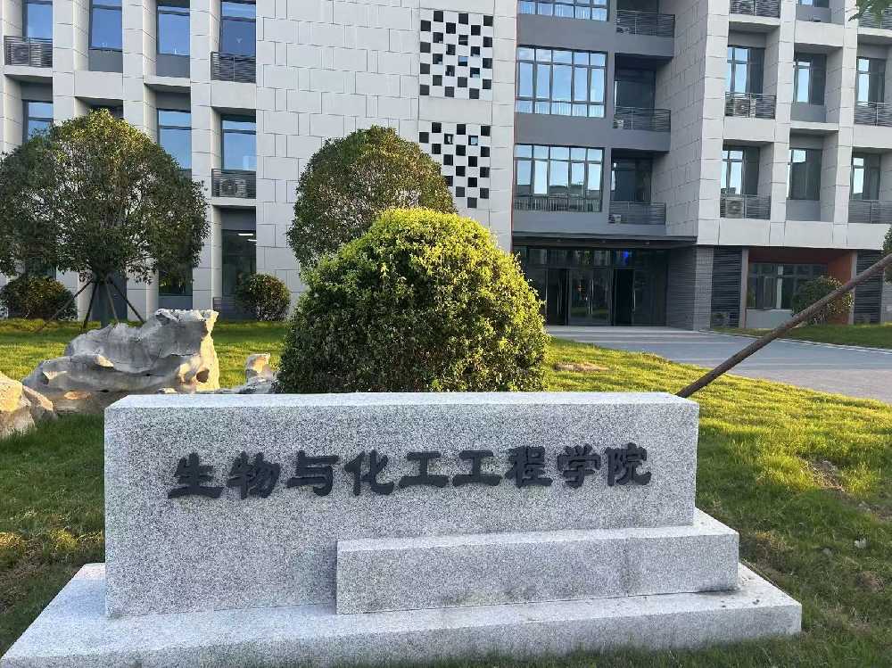 港口区扬州职业大学体育场高杆灯项目
